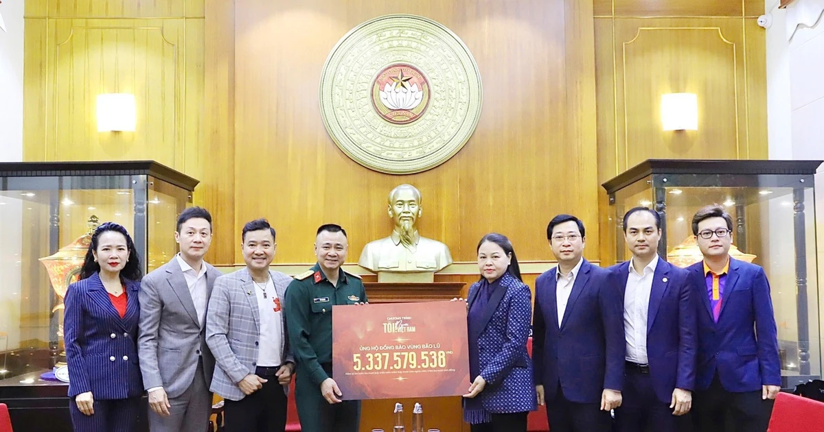 NSND Tự Long, cầu thủ Hồng Sơn đại diện ủng hộ người dân vùng lũ 5,3 tỷ đồng