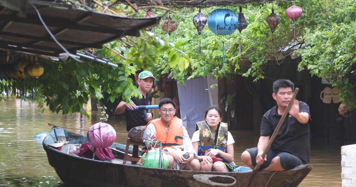 Bão số 13 Kalmaegi nguy hiểm nhất từ đầu năm, Bộ Văn hóa yêu cầu chuẩn bị phương án sơ tán khách du lịch