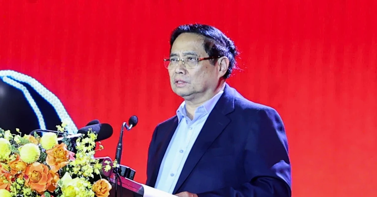 Thủ tướng Phạm Minh Chính kêu gọi chung sức, đồng cam cộng khổ với nhân dân miền Trung