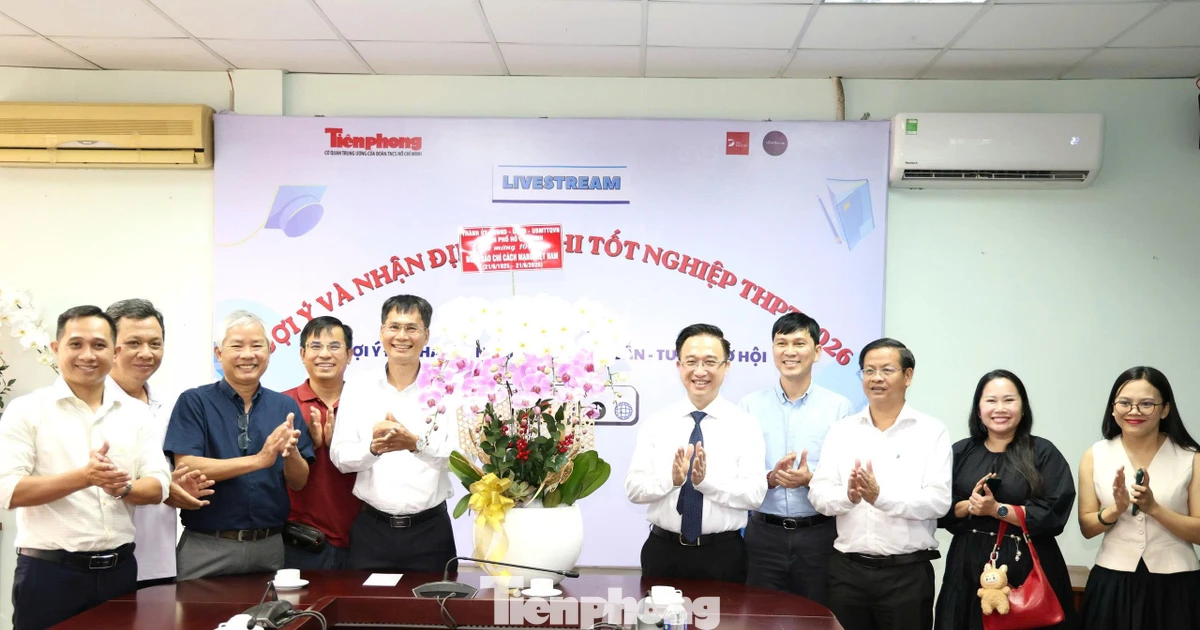 Phó Bí thư Thành ủy TPHCM Đặng Minh Thông thăm, chúc mừng báo Tiền Phong