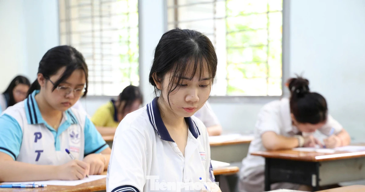 Gợi ý giải đề Ngữ văn cho 1,2 triệu học sinh THPT toàn quốc