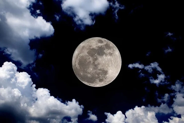 Trăng non ngày 17/4: Bạn đang mở cánh cửa của cơ hội, sự kết nối và bứt phá