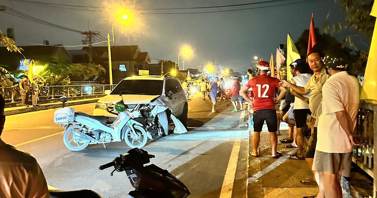 TPHCM: Va chạm giữa ô tô và xe máy, ba người trong gia đình thương vong