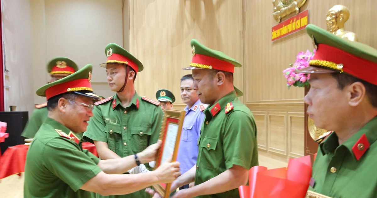 Khen thưởng 'nóng' các đơn vị triệt phá đường dây ma túy xuyên quốc gia