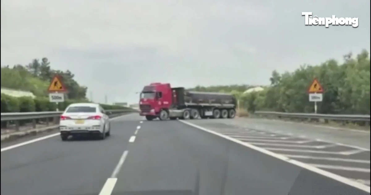 Rùng mình xe đầu kéo 'diễn xiếc' trên cao tốc TPHCM – Long Thành – Dầu Giây