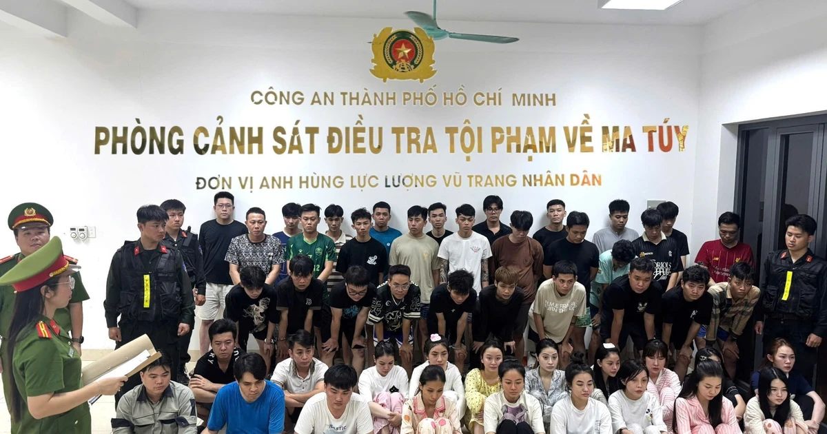 Công an TPHCM đánh sập tụ điểm ma túy trong bar Revo, bắt giữ hàng chục đối tượng