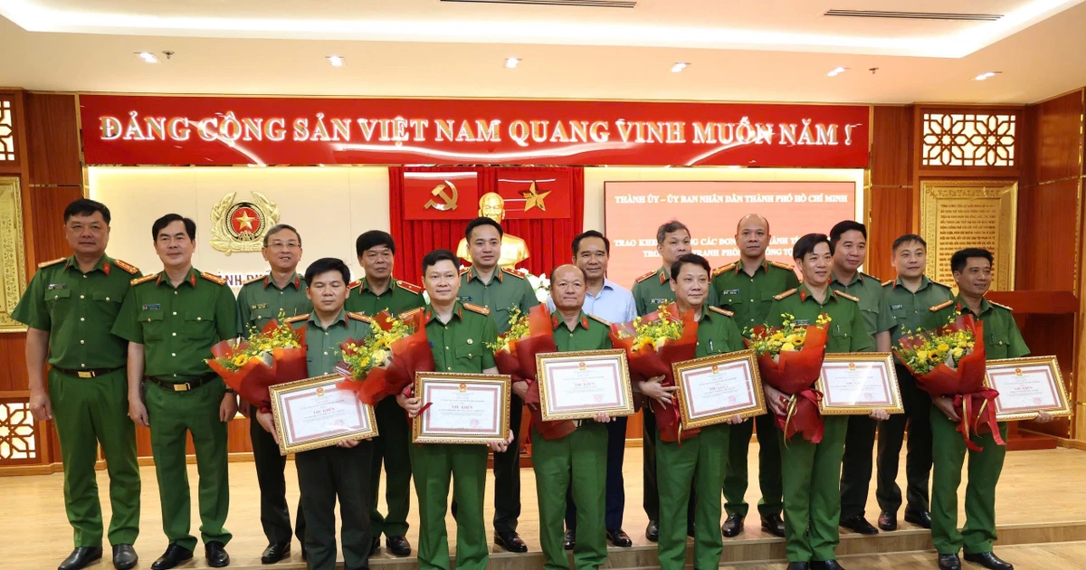 TPHCM khen thưởng lực lượng phá án, bắt 2 sát thủ người nước ngoài