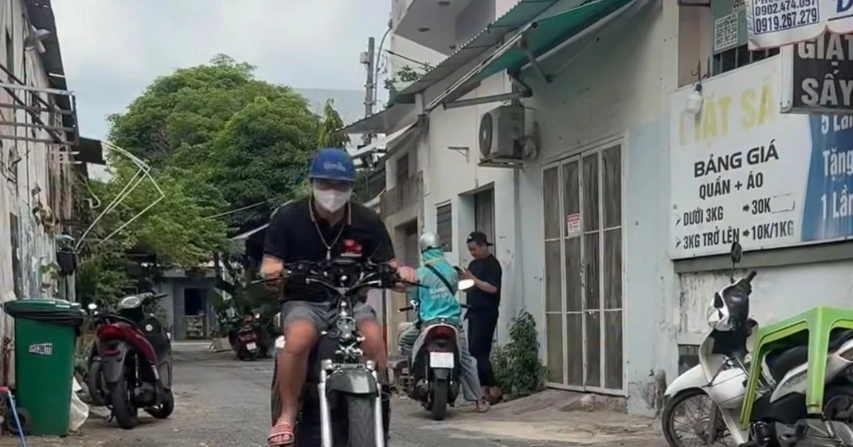 Công an mời người điều khiển xe điện '5 không' ở TPHCM đến làm việc