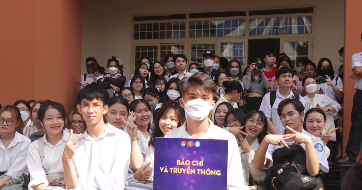 Báo chí mất ngôi đầu điểm chuẩn tại trường ĐH Khoa học Xã hội và Nhân văn TPHCM