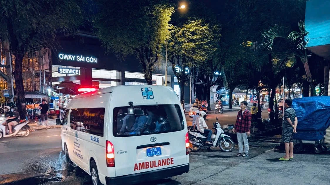 [Clip]: Xe vận chuyển tim hiến tặng 'lao như gió' giữa phố giờ cao điểm