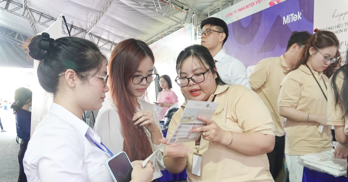 Doanh nghiệp vào trường đại học 'săn' nhân lực trẻ