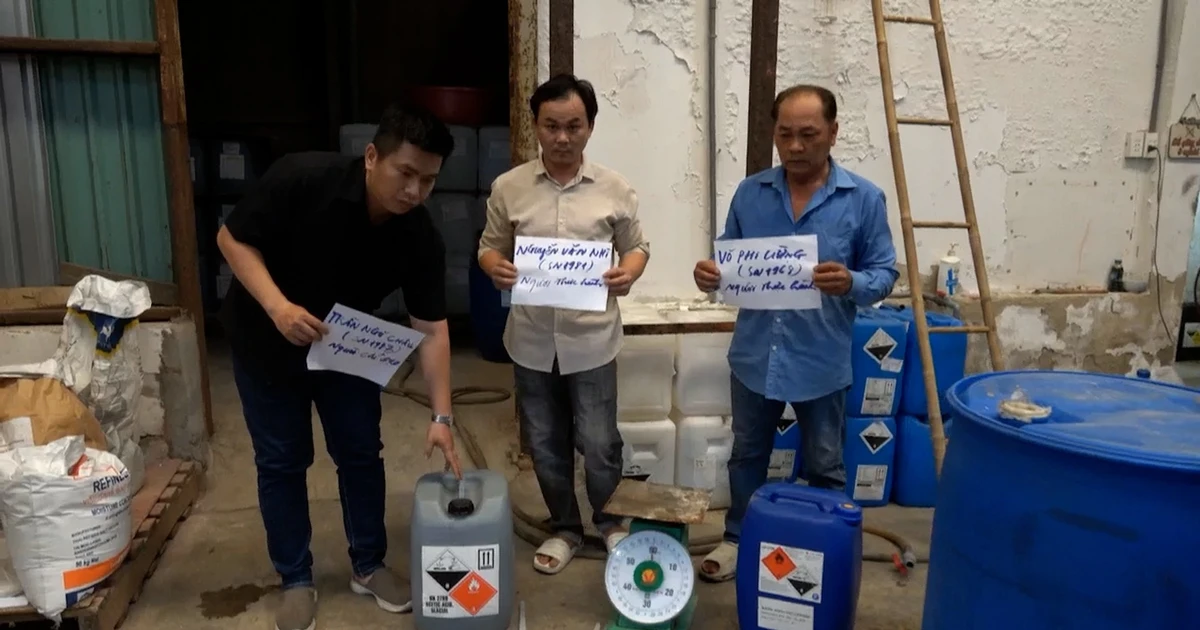 Bắt giám đốc công ty 'hô biến' hóa chất công nghiệp thành giấm ăn