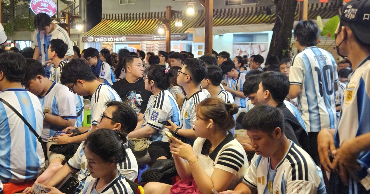 Quán cà phê TPHCM kín chỗ trước trận chung kết World Cup 2026