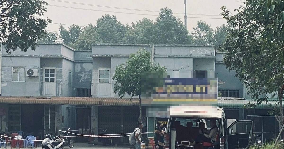 Phát hiện người đàn ông tử vong trong tư thế quỳ tại bãi đất trống