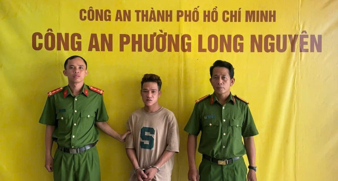 Bắt đối tượng tháo trộm dây chuyền vàng trên tượng Phật