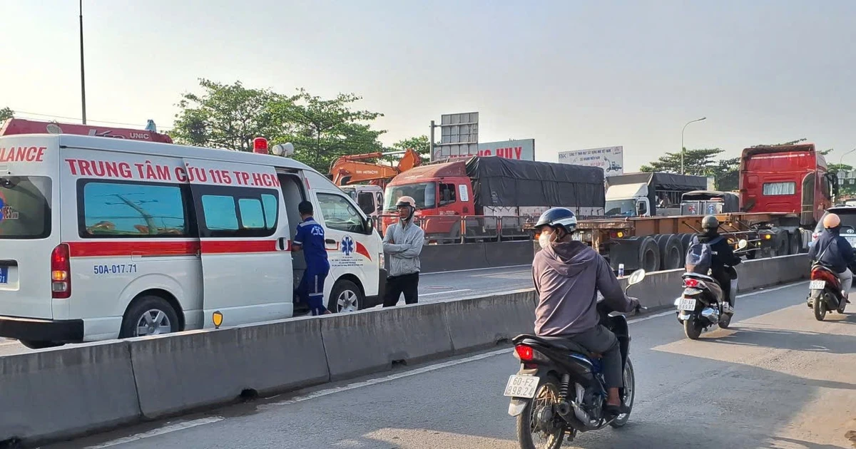 Người đàn ông tử vong sau va chạm với xe đầu kéo ở TPHCM