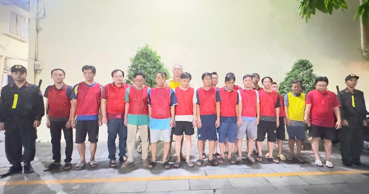 Dùng mặt sau phiếu giữ xe ghi kèo cá độ bóng đá
