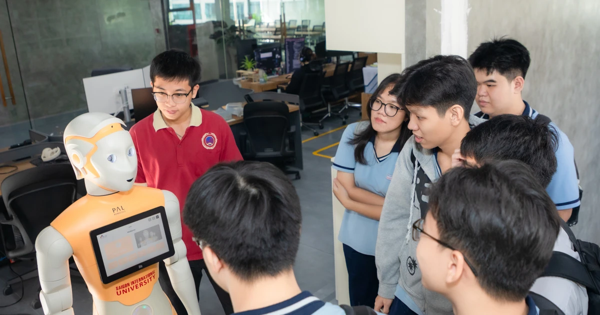 Hàng loạt trường đại học công bố điểm chuẩn, nhiều ngành trên 90 điểm