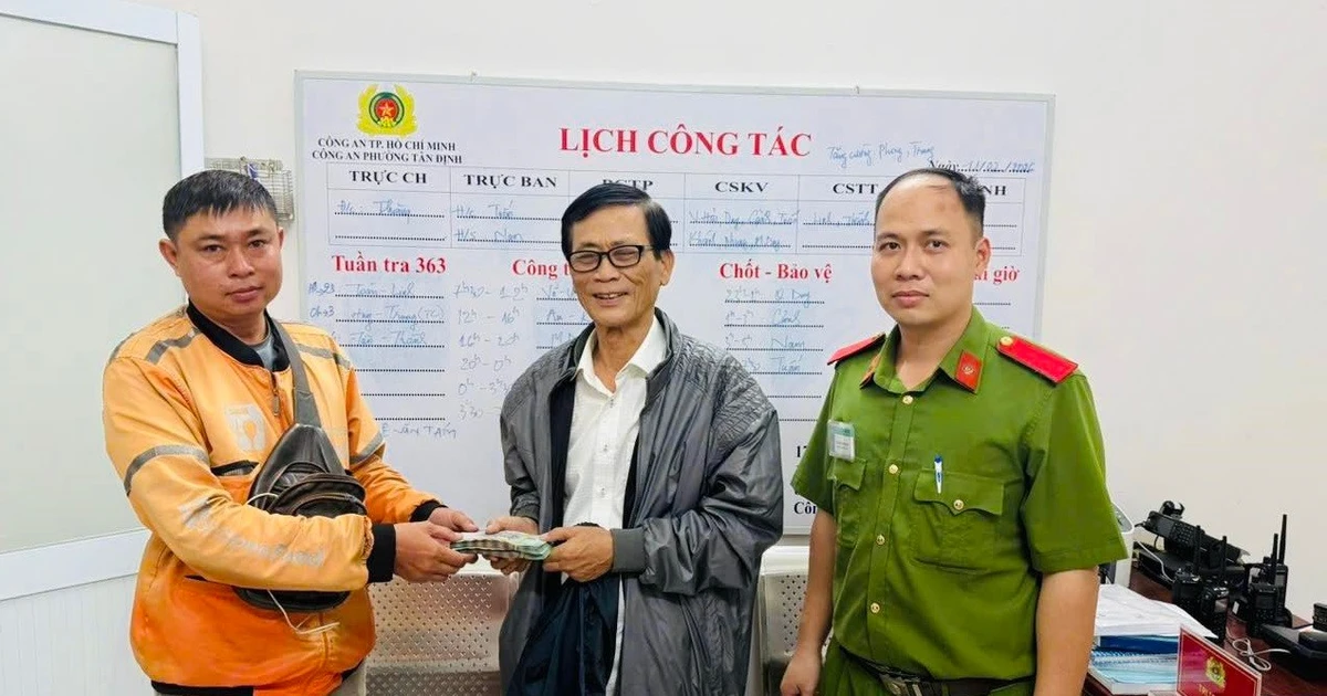Một người dân nhờ công an đã nhanh chóng tìm được 100 triệu đồng đánh rơi