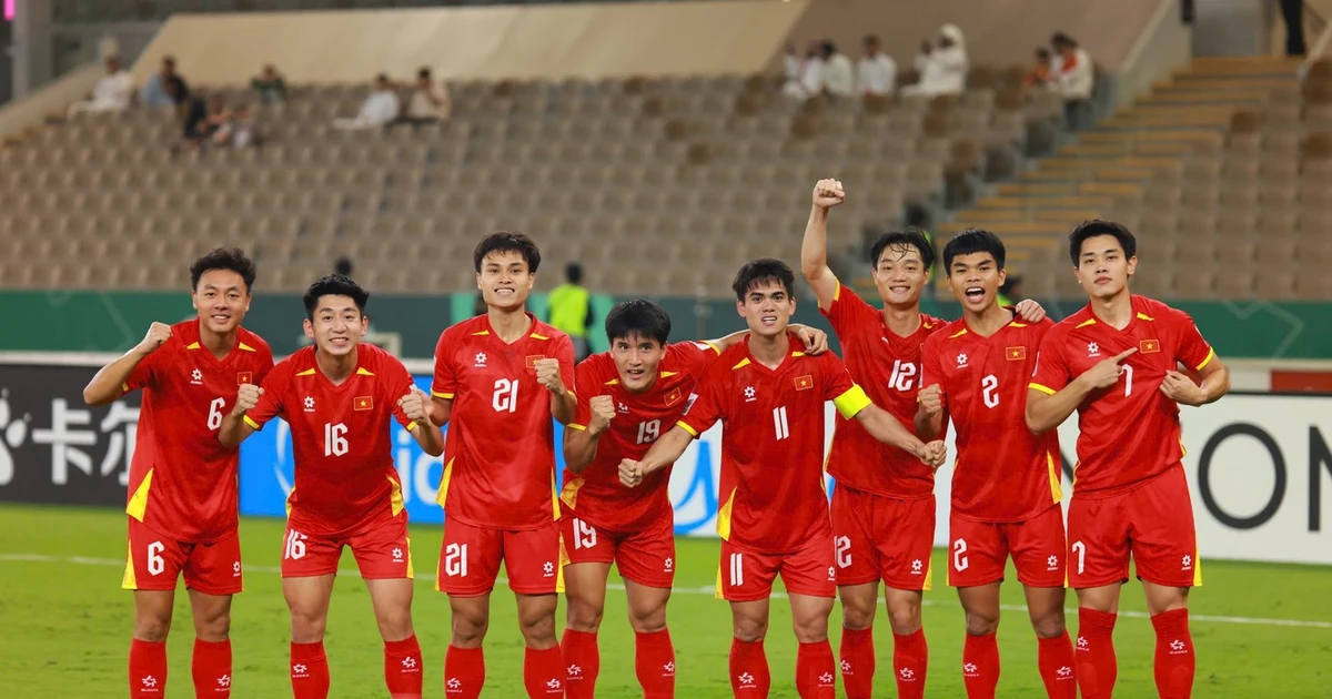 ‘Người nhện’ Trung Kiên và Nhật Minh, Lý Đức... nhận ‘mưa’ tiền thưởng từ cuộc facetime với bầu Đức