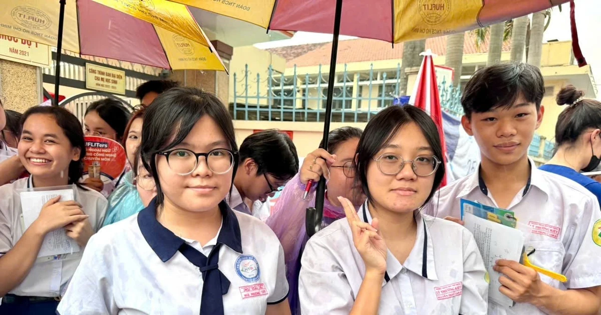 Loạt trường đại học 'hot' công bố điểm chuẩn hôm nay, thí sinh hồi hộp chờ kết quả