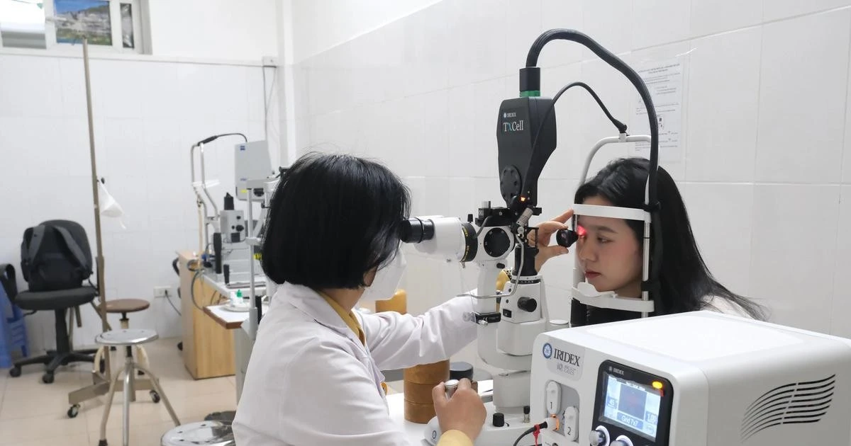 Người trẻ đối mặt nguy cơ mất thị lực vì màn hình số