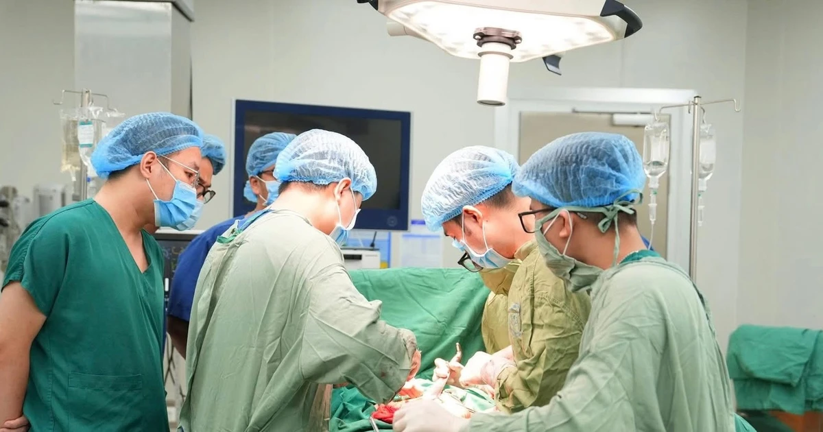 Hai bệnh viện trung ương phối hợp cứu sản phụ có u khổng lồ hiếm gặp