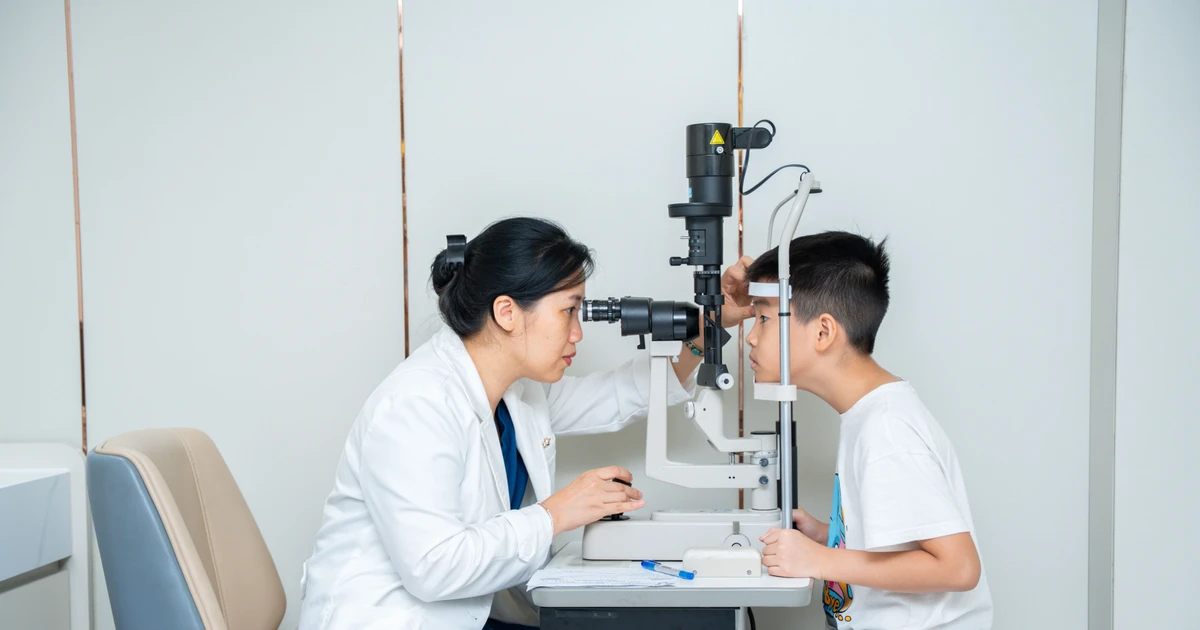 Báo động cận thị học đường: Nhiều trẻ giảm thị lực từ rất sớm