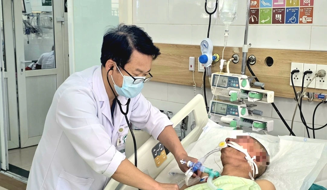 Hôn mê sâu do ngộ độc khí CO vì chữa viêm xoang theo mạng xã hội