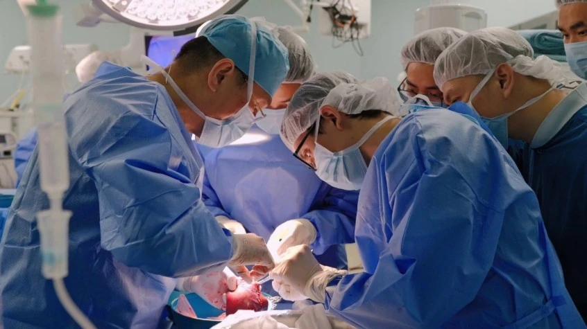 Lá gan của mẹ và phép màu hồi sinh bé gái chưa đầy 1 tuổi, nặng 5,3 kg