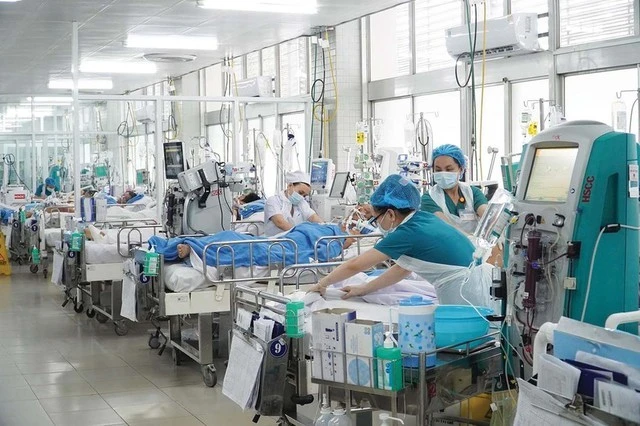 Ngày đầu nghỉ lễ, áp lực điều trị tại các bệnh viện vẫn ở mức cao