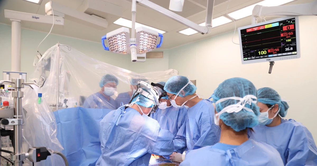 Hai món quà sự sống cùng lúc đổ về một bệnh viện, hàng trăm y bác sĩ bước vào cuộc đua sinh tử