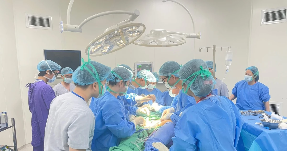 Tìm lại nụ cười sau hơn 40 năm bị liệt mặt