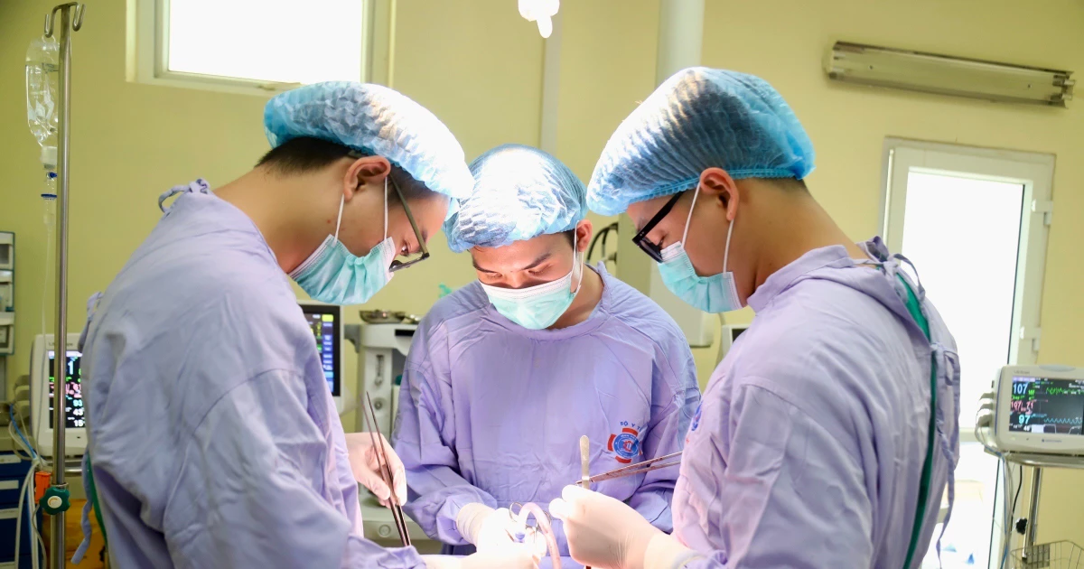 Bảo tồn lá phổi cho bệnh nhân ung thư nhờ kỹ thuật tạo hình phế quản