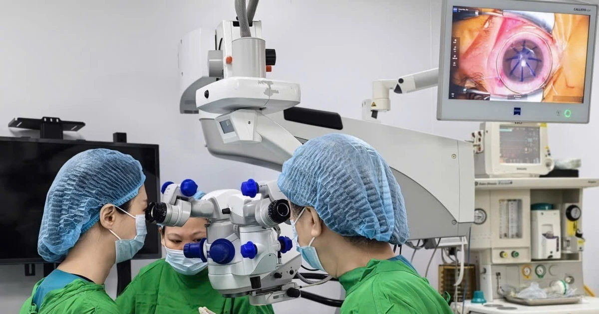 Hai bệnh nhân nghèo tìm lại ánh sáng nhờ được ghép giác mạc miễn phí