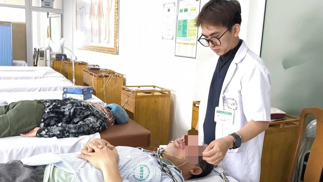 Miền Bắc rét đột ngột, gia tăng số người bị méo miệng