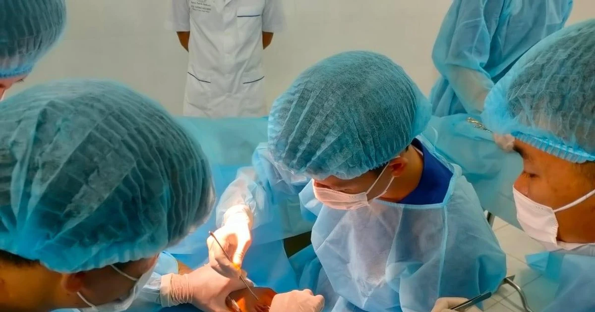 Khâu lại sự sống từ những sợi 'tơ' - nghệ thuật trong ngoại khoa