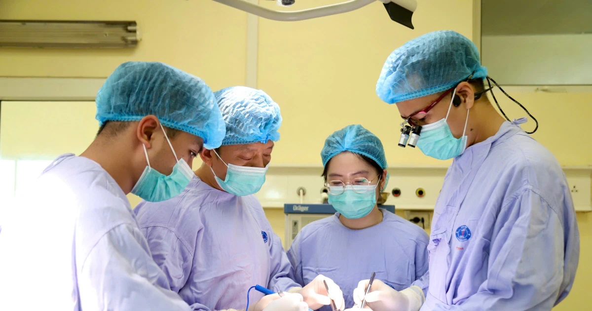 Cắt nửa lưỡi cứu bệnh nhân ung thư bằng kĩ thuật vi phẫu hiện đại