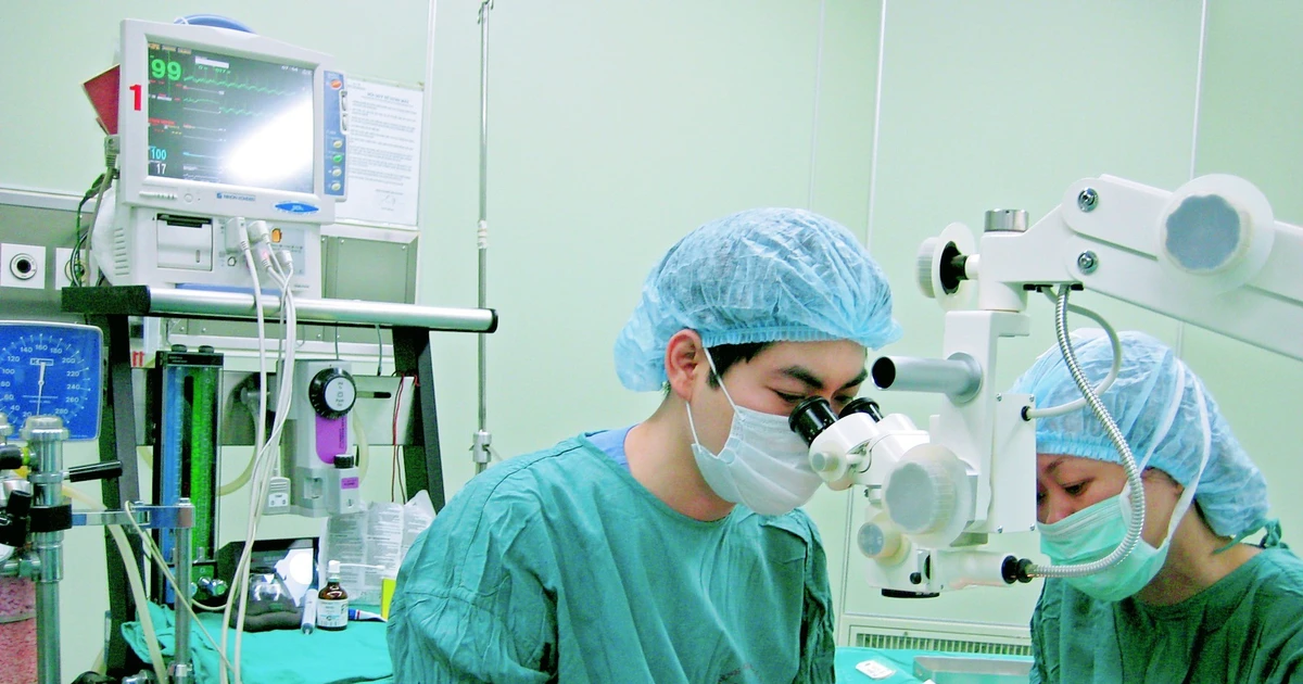 Nhìn mờ kéo dài, người đàn ông phát hiện bệnh lí nguy hiểm