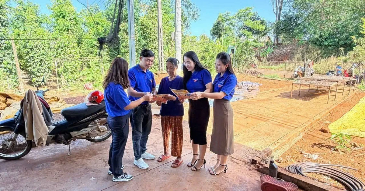 Tuổi trẻ Đồng Nai đến từng khu trọ công nhân tuyên truyền bầu cử