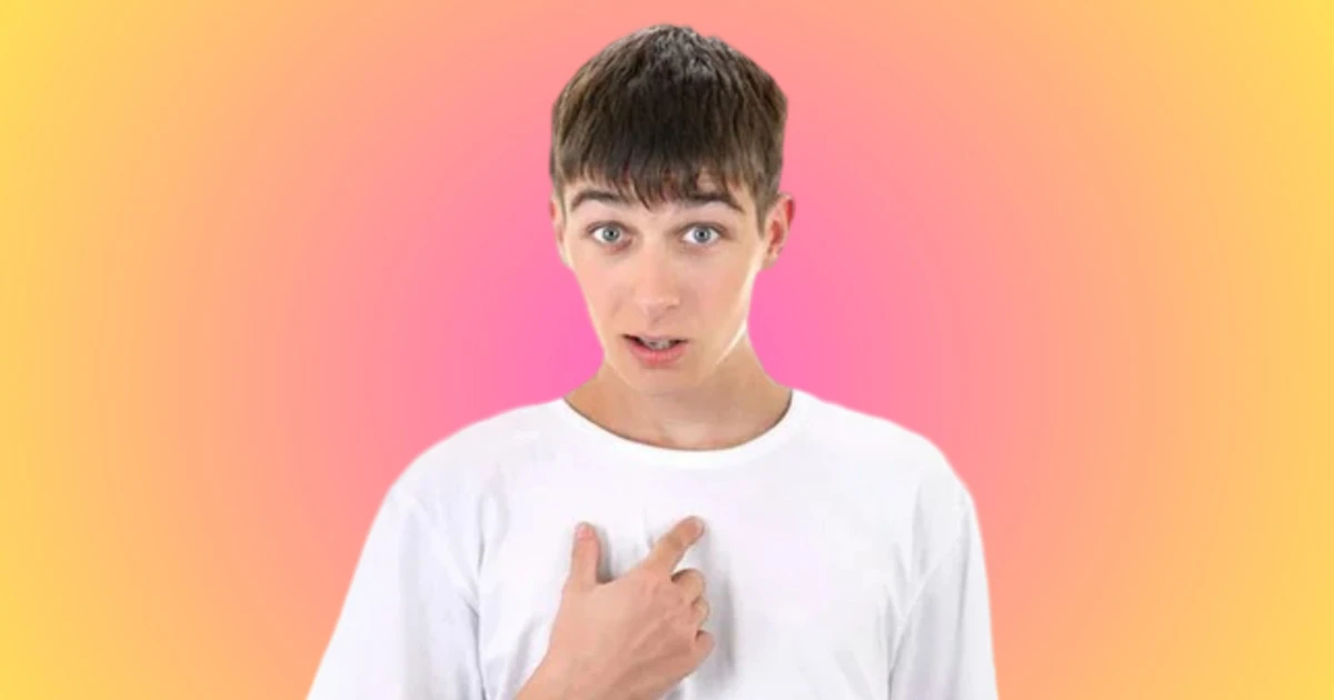 Giải mã bí ẩn về meme gây sốt Tóp Tóp: Chàng trai áo trắng "tự chỉ vào mình"