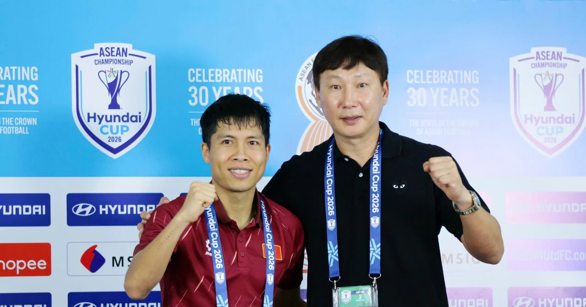 HLV Kim Sang-sik muốn 'chia tay' áo sơ mi trắng sau đại thắng Indonesia