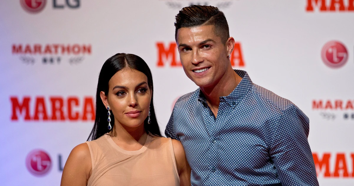 Cristiano Ronaldo và bạn gái Georgina Rodriguez kết hôn sau 10 năm bên nhau