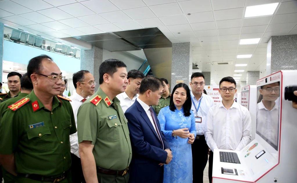 Quảng Ninh tăng tốc hành chính ‘không giấy tờ’