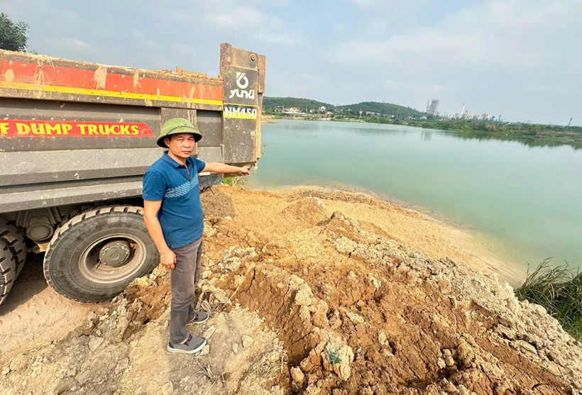 Khởi tố giám đốc doanh nghiệp đổ gần 180 tấn bùn thải ra môi trường