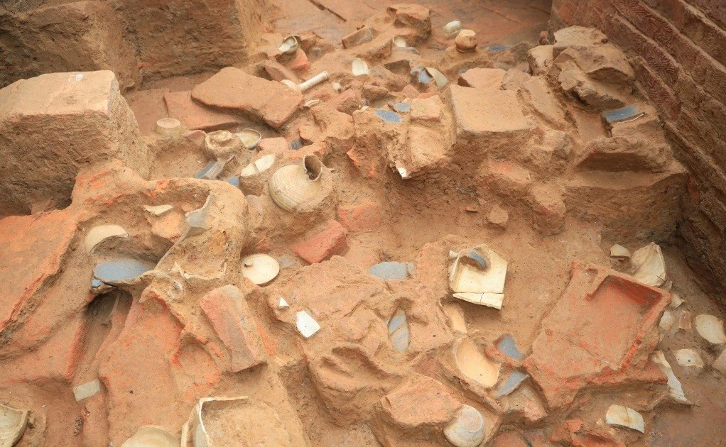 Khai quật mộ cổ gần 2 nghìn năm, phát hiện nhiều hiện vật