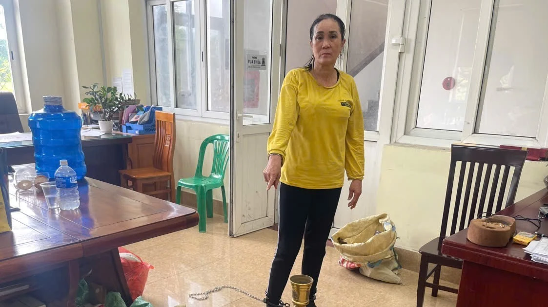 Bắt nữ đối tượng trộm lư hương tại đền thờ liệt sĩ Yên Tử