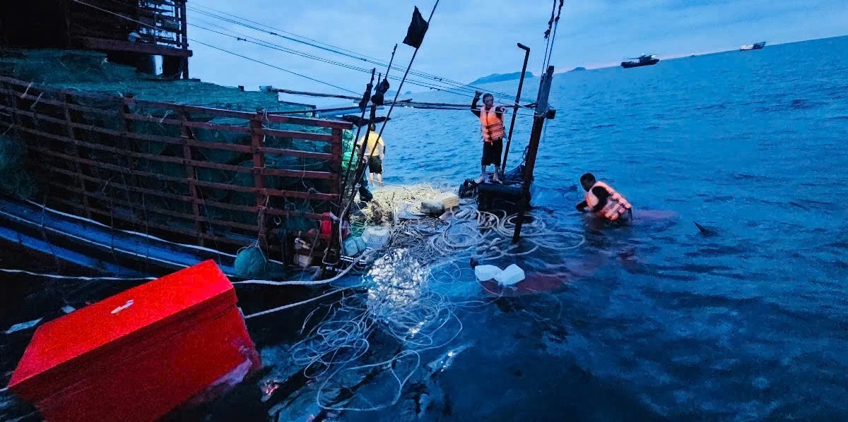 8 ngư dân gặp nạn trên vùng biển Cô Tô