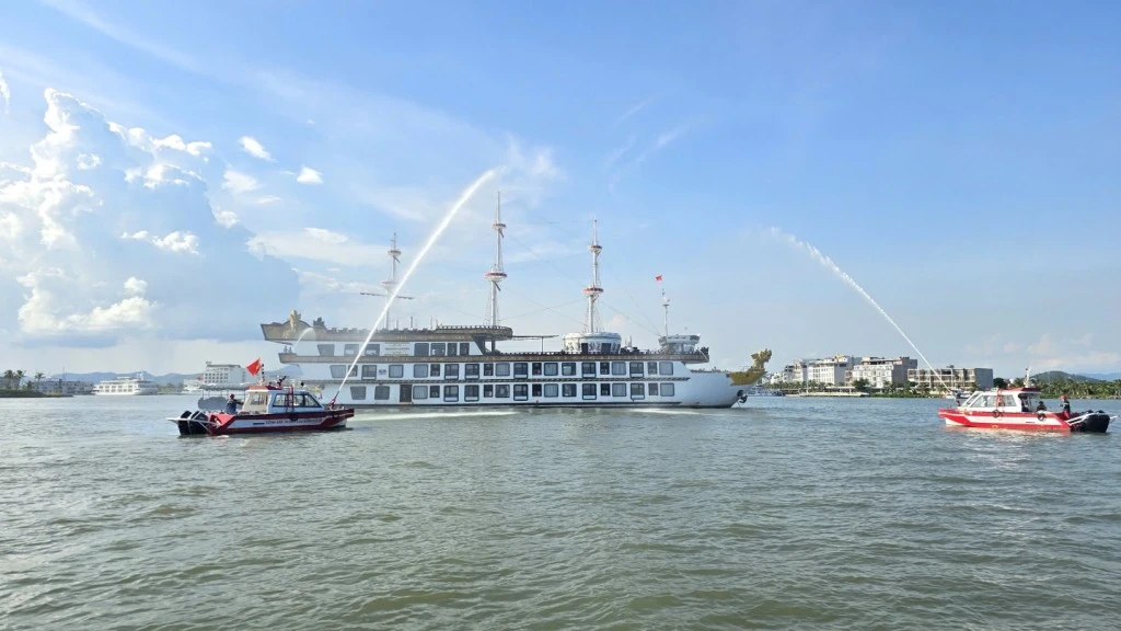 Siết chặt an toàn tàu du lịch trên vịnh Hạ Long