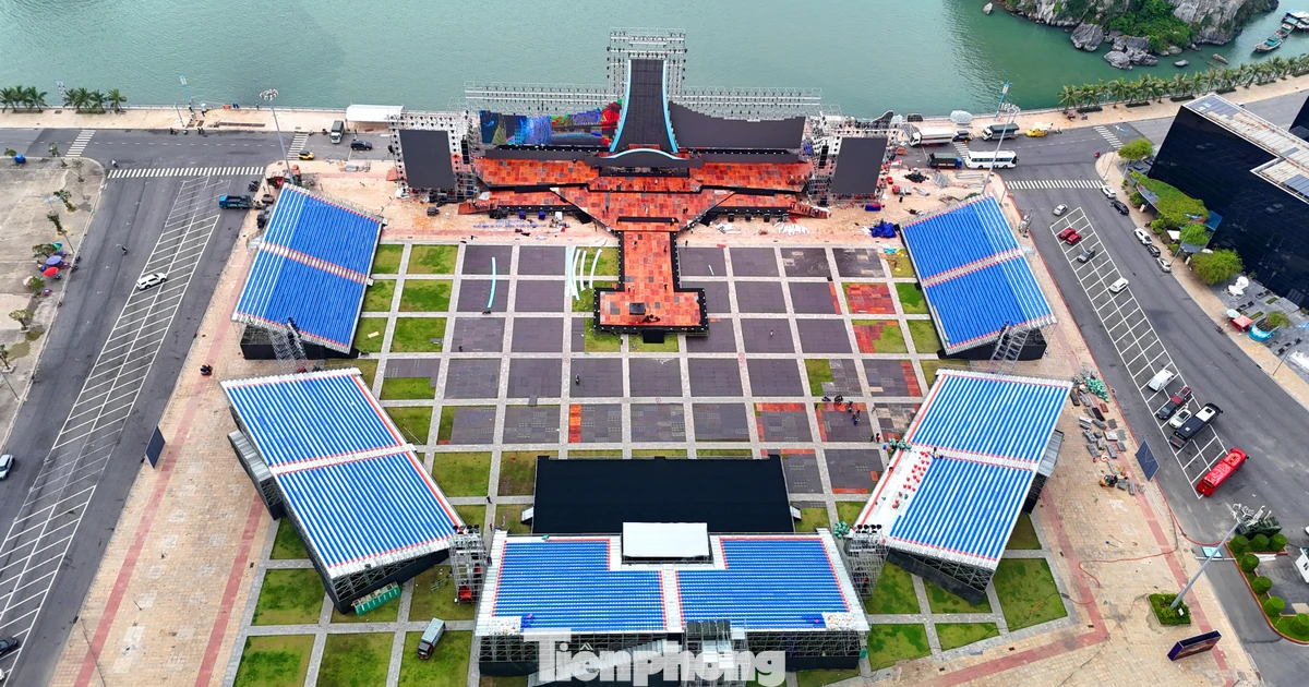 Cận cảnh sân khấu được dựng từ 700 tấn thép ở Quảng Ninh